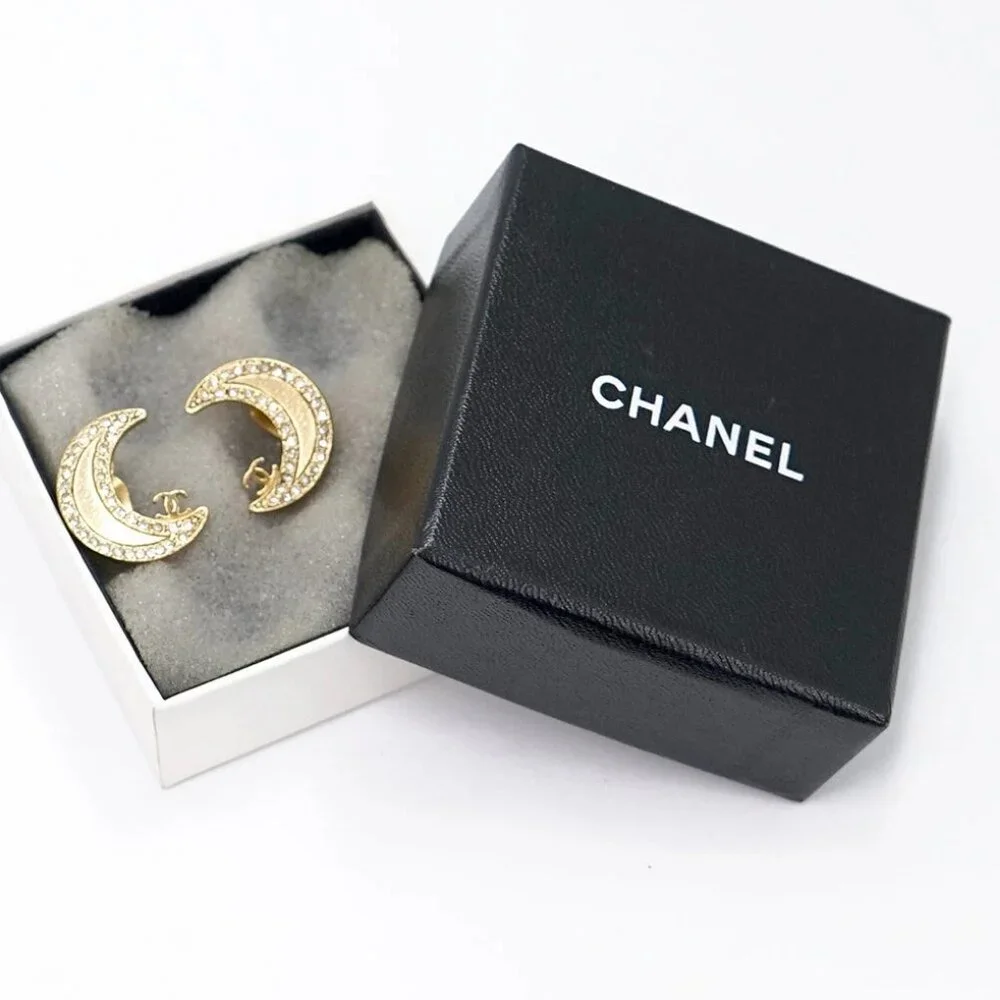 CHANEL CC Logos Gold Crescent Moon Earrings Gold Tone 01P Auth w/Box #20231 - Picture 6 of 6
